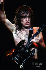 angus-young- ACDC.jpg