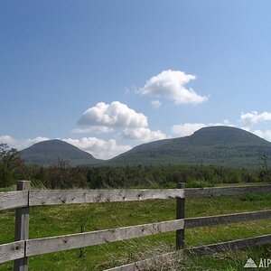 53_Twin_and_Sugarloaf_from_Valley