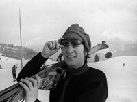 beatles-singer-john-lennon-january-1965-on-holiday-in-st-moritz-skiing-with-wife-cynthia-lennon.jpg