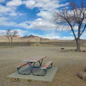 lonely rest stop 14 apr.jpg