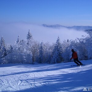 178_Tatus_Skiing_Into_The_Clouds