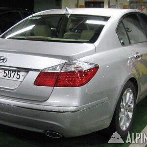 hyundai-genesis_3_rear