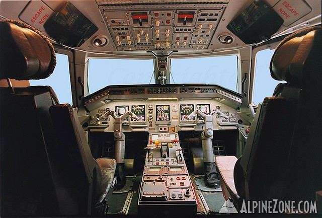 EMB-145 cockpit